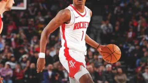 “拜仁客场挑战德甲125周年庆典赛事，强势获胜揽下三分”